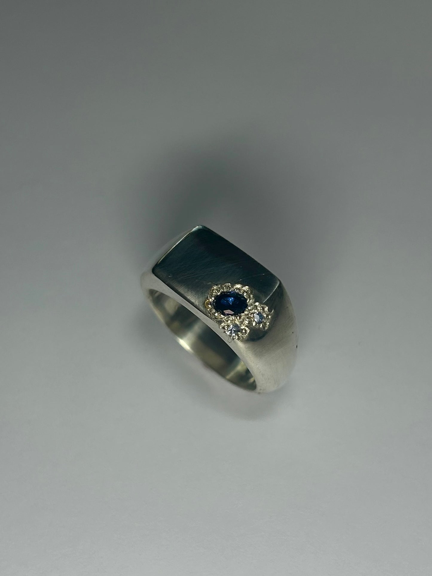 3 Sapphire Signet