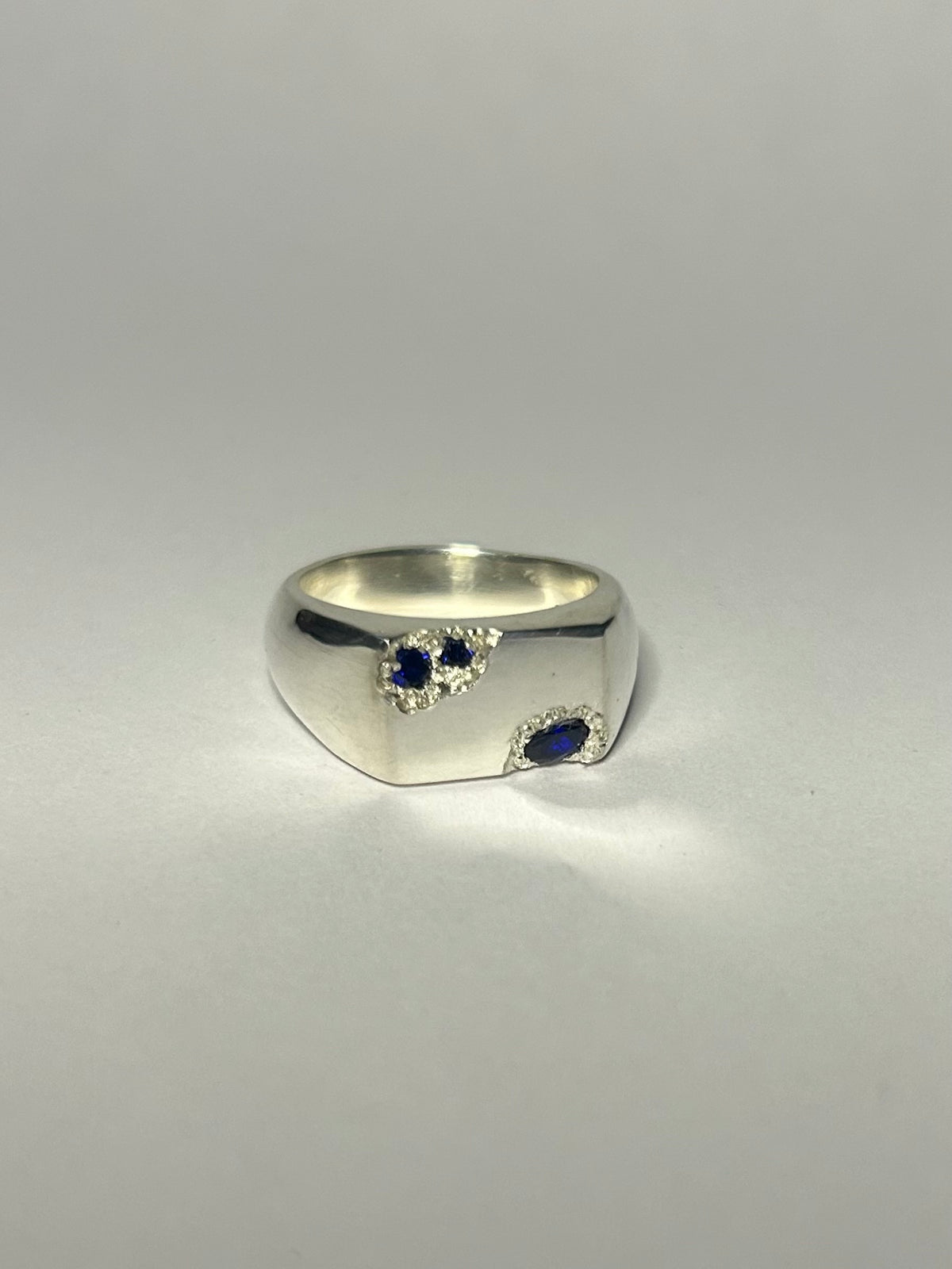 Rough Sapphire 3 Stone Signet
